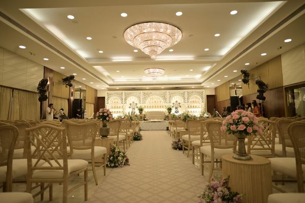 Ballroom chandelier seating at Siddharth Banquets, Andheri West Mumbai