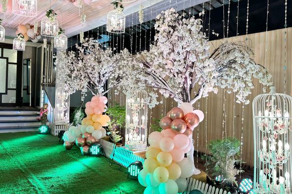 Blossom tree balloon entrance at Siddharth Banquets, Andheri West Mumbai