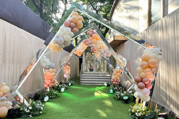 Outdoor balloon entrance arch at Siddharth Banquets, Andheri West Mumbai
