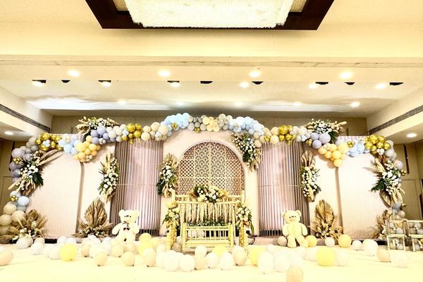 Pastel teddy balloon stage at Siddharth Banquets, Andheri West Mumbai